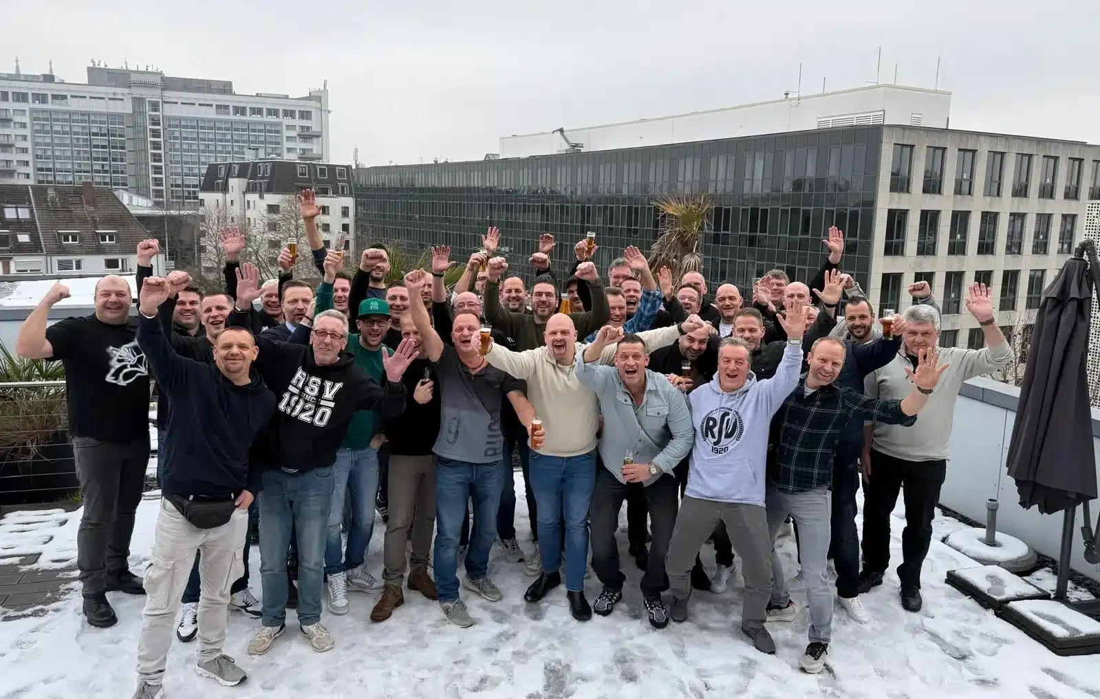 Die Alten Herren des RSV Rath-Heumar beim Jubiläum auf dem Sportplatz An der Rather Burg
